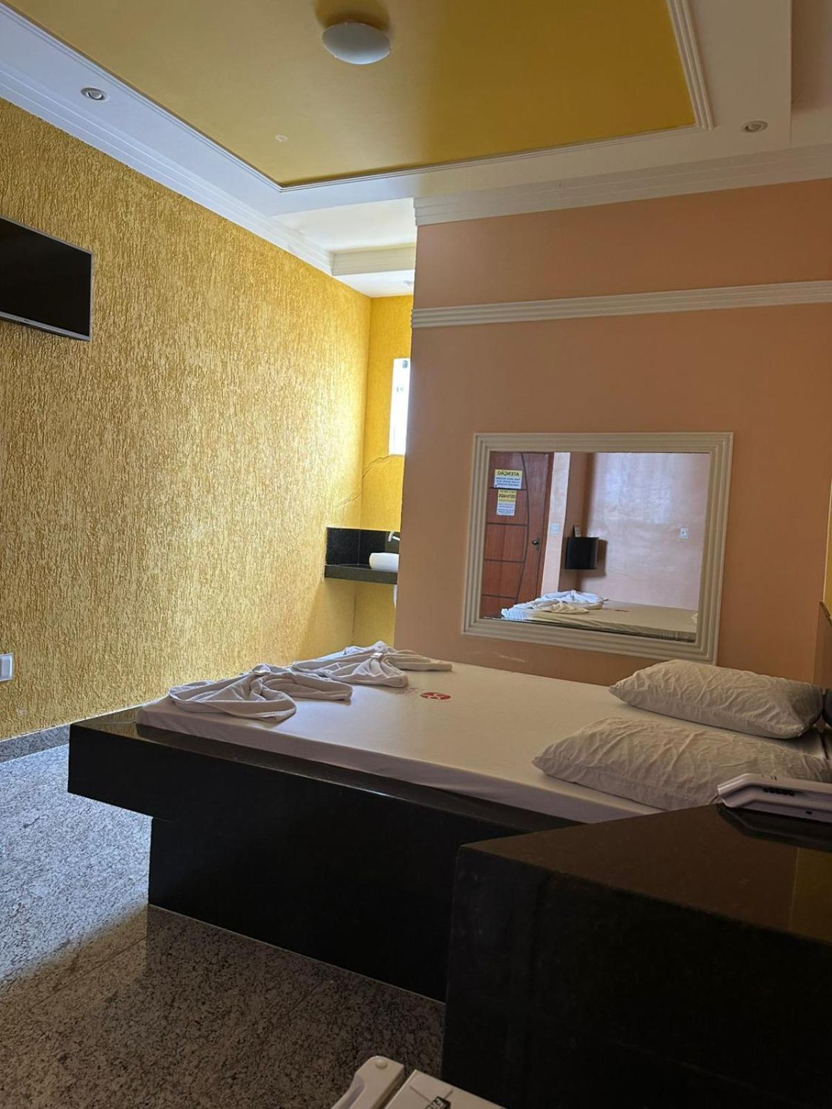 Up Stairs Motel Adults Only Betim Dış mekan fotoğraf